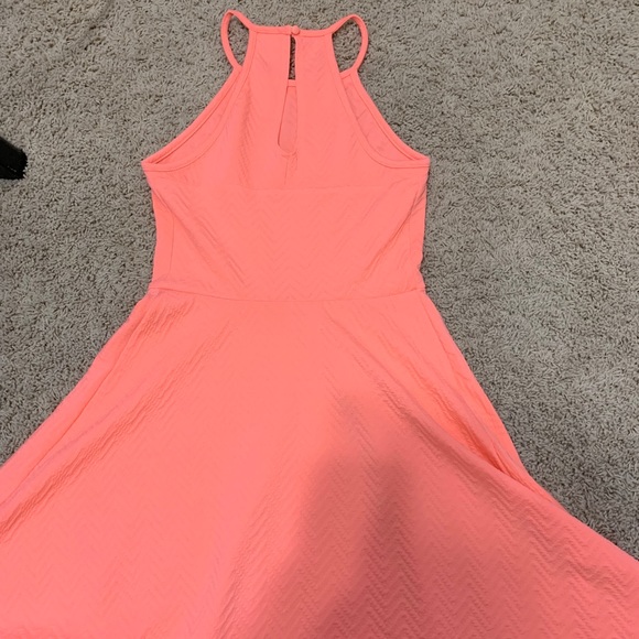 Halter summer dress - Picture 2 of 3